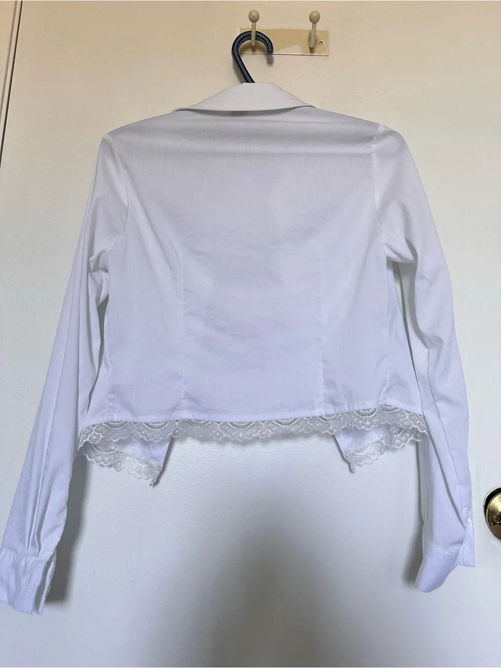 Women’s White Lace-Trim Collared Button-Up Top - Picture 3 of 4